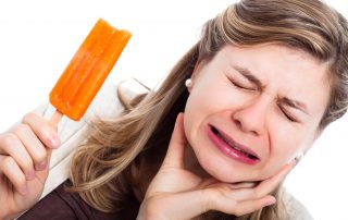 Conheça os alimentos que podem agravar a sensibilidade dentária