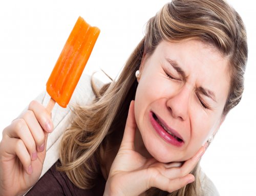 Conheça os alimentos que podem agravar a sua sensibilidade dentária